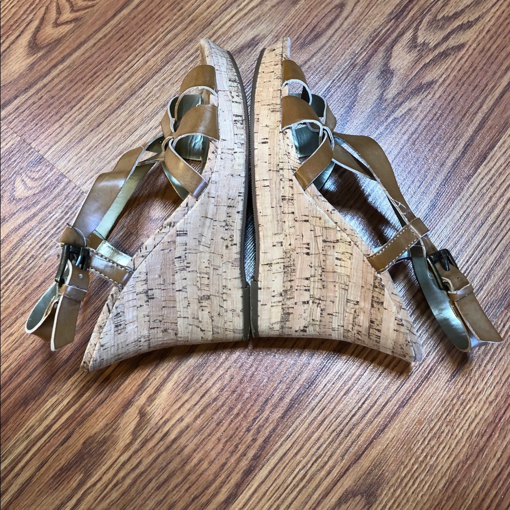 GUESS Light Brown/Tan Strappy Cork Wedge Sandals Size 8 - Picture 6 of 11